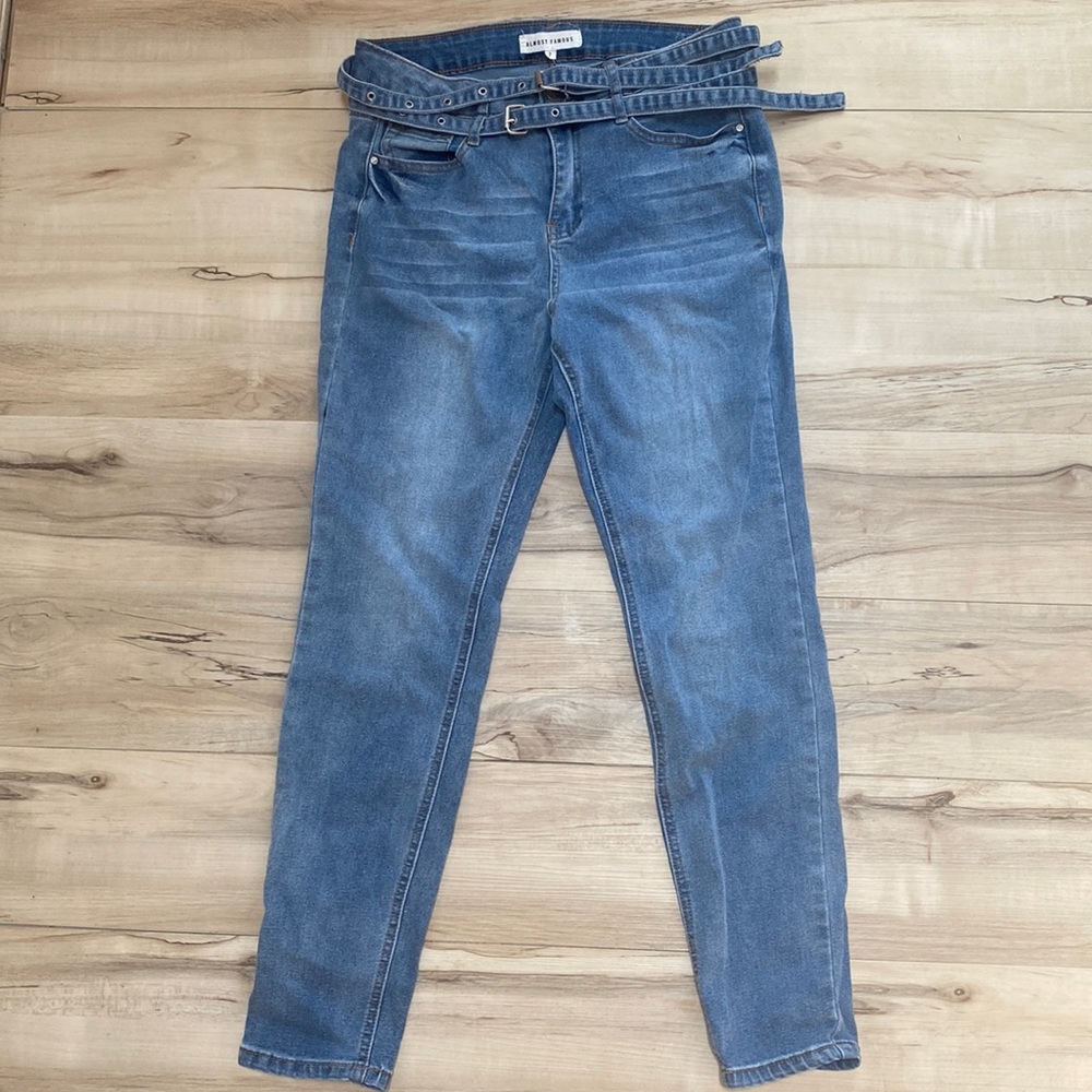 Almost Famous Juniors Size 7 Skinny Jeans with 2 Skinny Belts. Can be removed.